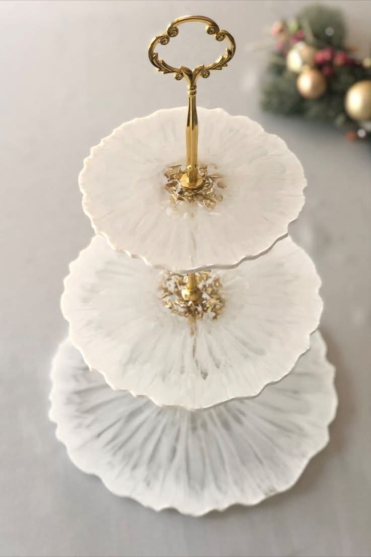 Luxury Resin 3 tier White Stand