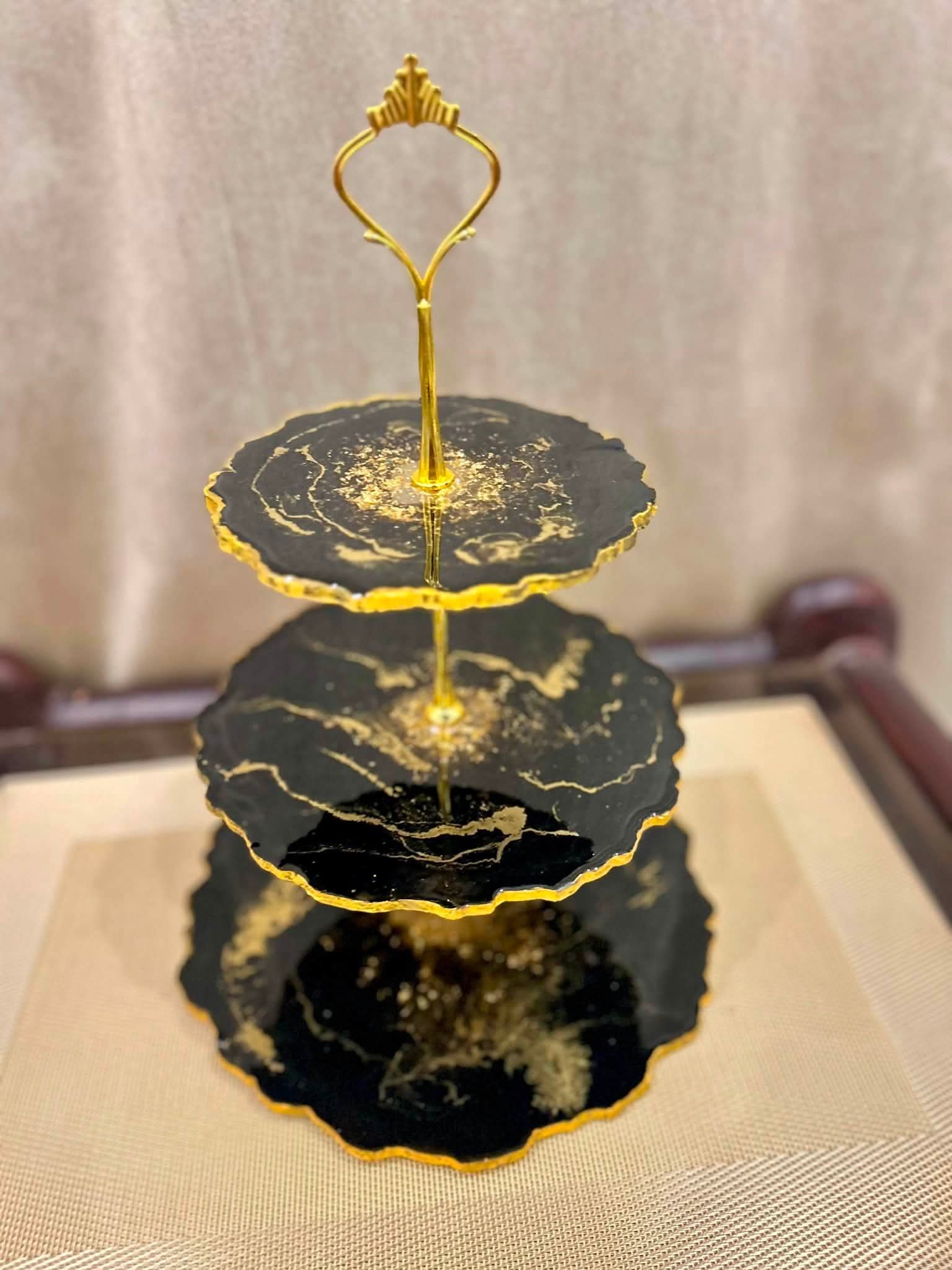 Luxury Resin 3 tier White Stand